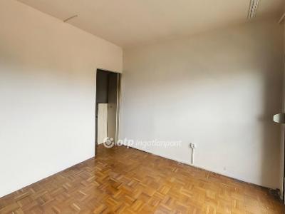 Eladó lakás Cegléd