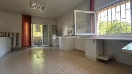 Eladó utcai bejáratú üzlethelység Pécs