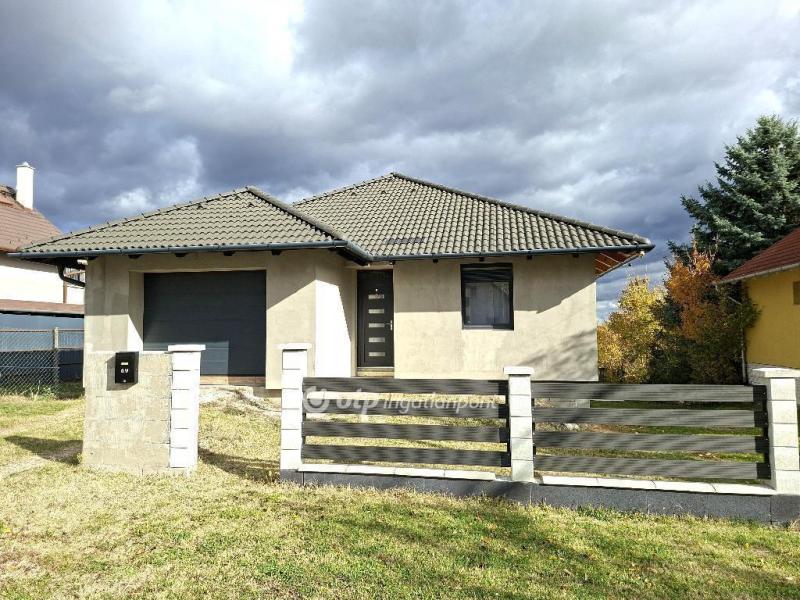 Eladó családi ház Martonvásár