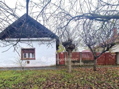 Eladó családi ház Karcag