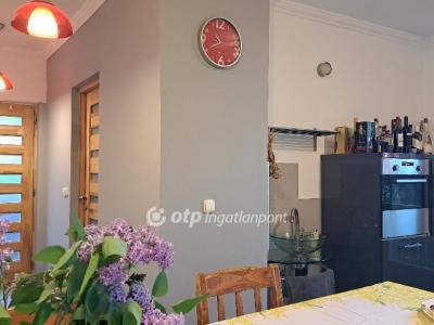 Eladó családi ház Solymár