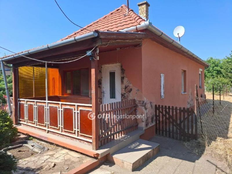 Eladó családi ház Cegléd