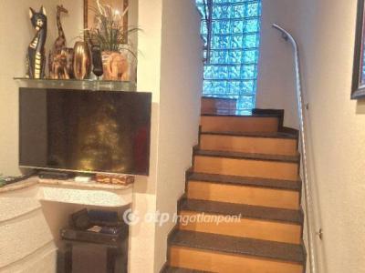 Eladó családi ház Kisoroszi