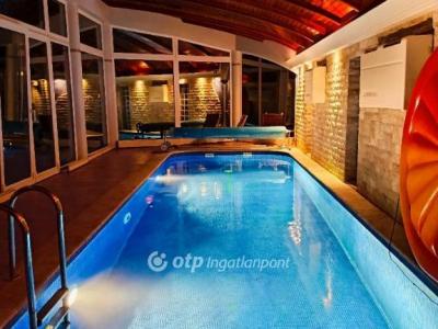 Eladó családi ház Kisoroszi