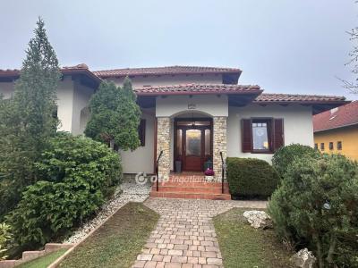 Eladó családi ház Siófok