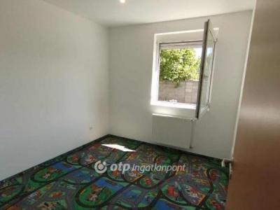 Eladó lakás Szentlőrinc