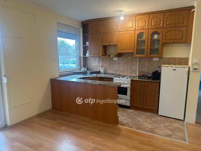 Eladó lakás Szentlőrinc