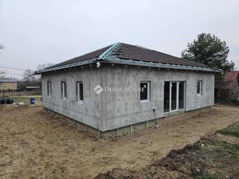 Eladó családi ház Pócsmegyer