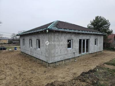 Eladó családi ház Pócsmegyer