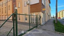 Eladó iroda lakásban Pápa