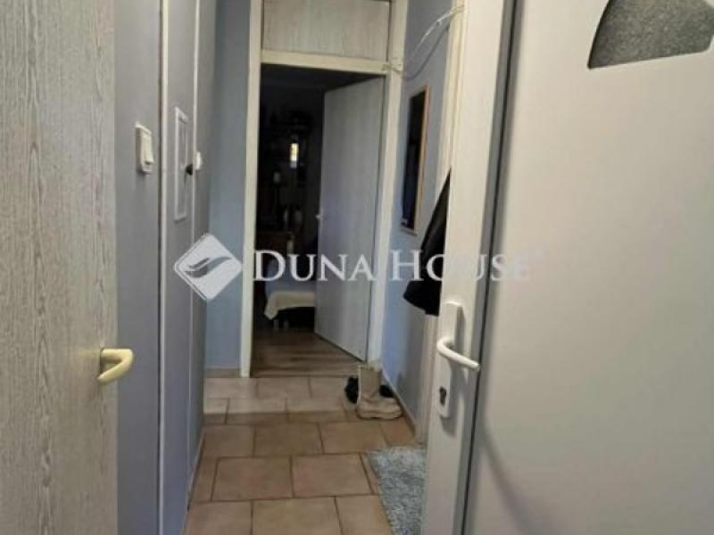 Eladó lakás Pétfürdő