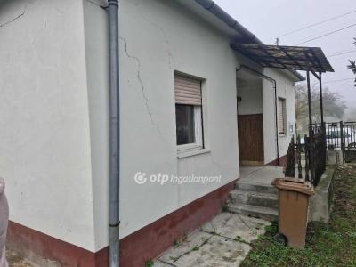 Eladó családi ház Madocsa