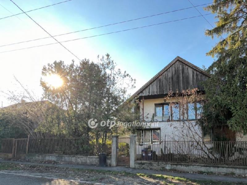 Eladó családi ház Budapest