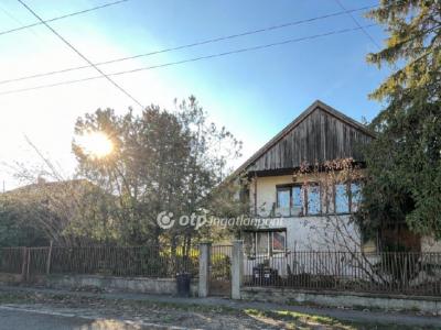 Eladó családi ház Budapest