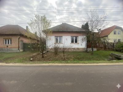 Eladó családi ház Vácszentlászló