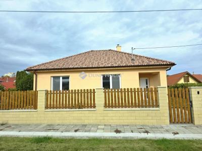 Eladó családi ház Szekszárd