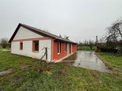 Eladó családi ház Biharugra