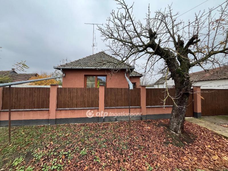 Eladó családi ház Sarkad