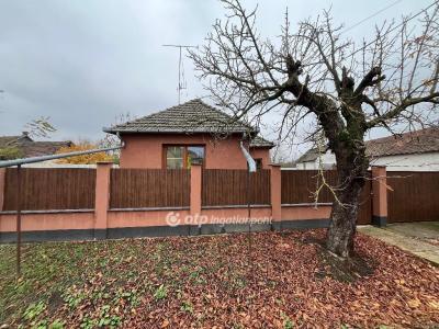 Eladó családi ház Sarkad