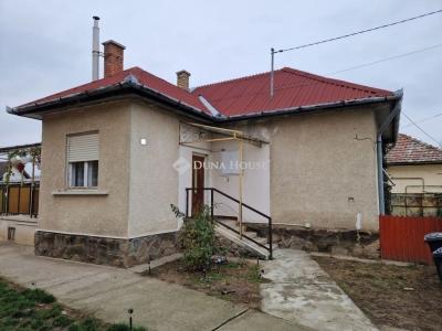 Eladó családi ház Monor