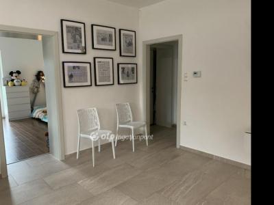 Eladó lakás Újhartyán