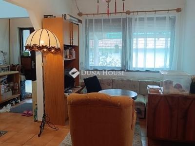 Eladó családi ház Úri