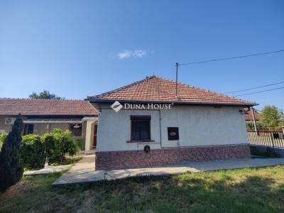 Eladó családi ház Úri