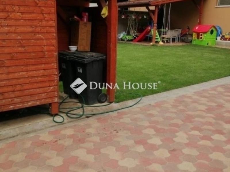 Eladó családi ház Úri