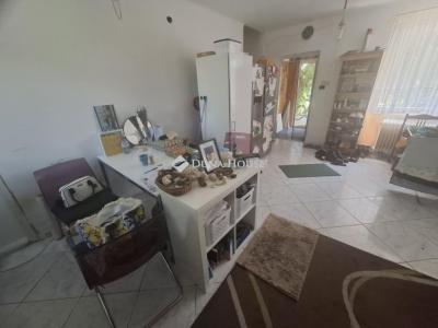 Eladó családi ház Úri