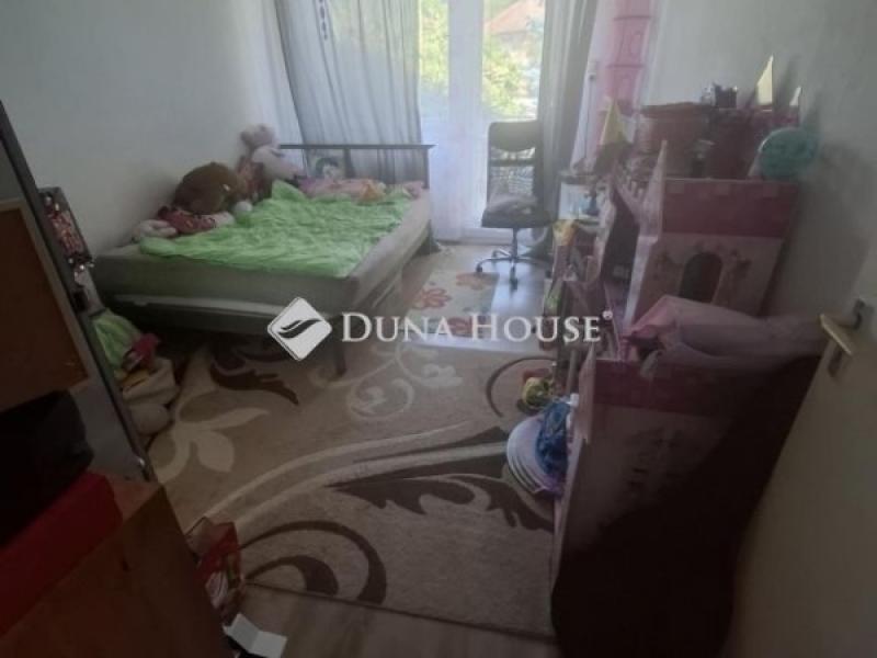 Eladó családi ház Úri