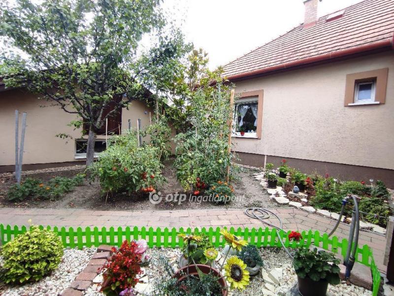 Eladó családi ház Érd