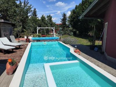 Eladó családi ház Érd