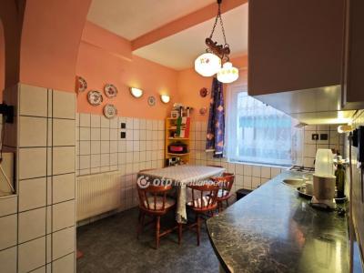 Eladó családi ház Budapest