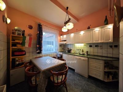 Eladó családi ház Budapest