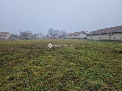 Eladó lakóövezeti telek Monor