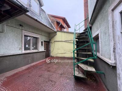 Eladó családi ház Budapest