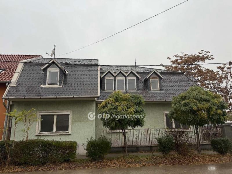 Eladó családi ház Budapest