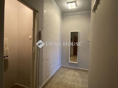 Eladó lakás Komló