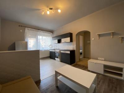 Eladó lakás Komló