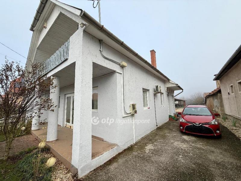 Eladó családi ház Szirmabesenyő