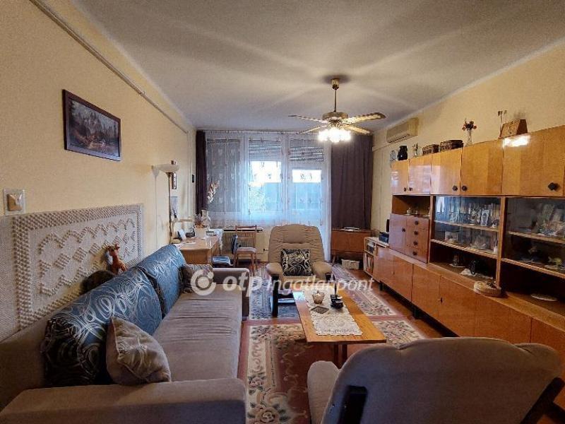 Eladó lakás Kisújszállás