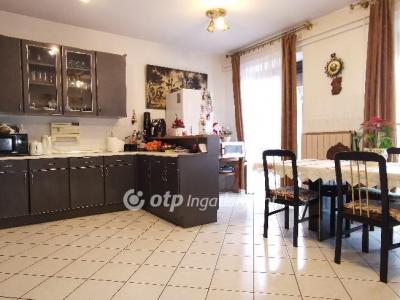 Eladó lakás Keszthely