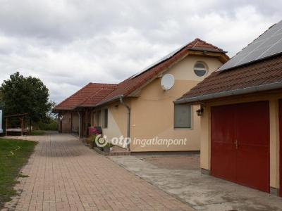 Eladó családi ház Szabadbattyán