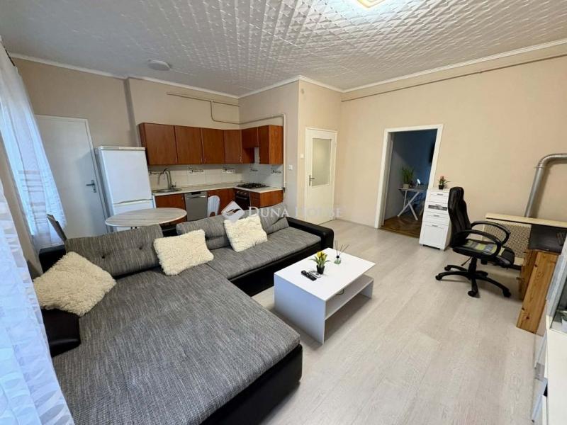 Eladó lakás Bázakerettye