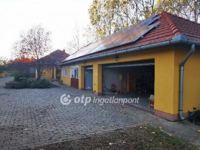 Eladó családi ház Békéscsaba