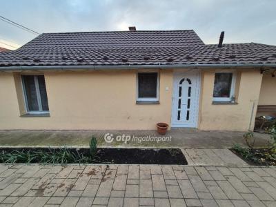 Eladó családi ház Szentes