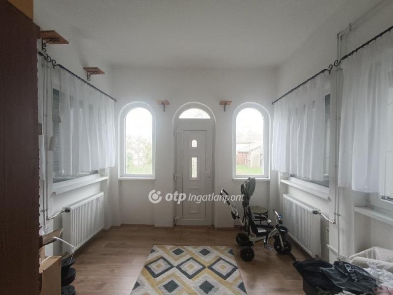 Eladó családi ház Beszterec