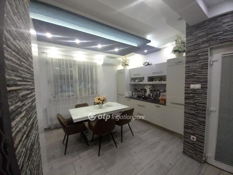 Eladó családi ház Téglás