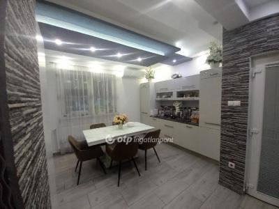 Eladó családi ház Téglás