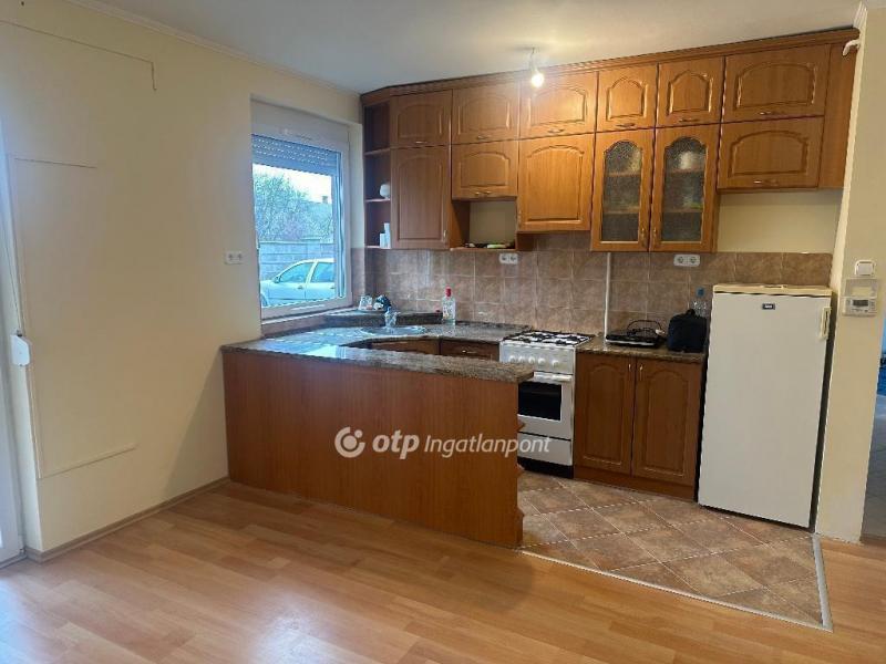 Eladó lakás Szentlőrinc